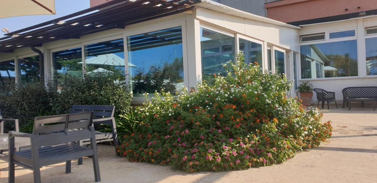 Hotel Corallo Fregenae Kültér fotó